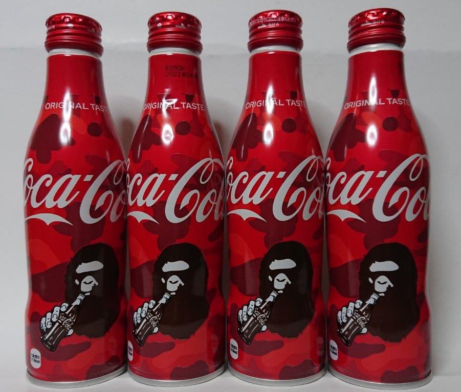 コカ･コーラとアパレルブランド、A BATHING APEとのコラボデザインボトル2種